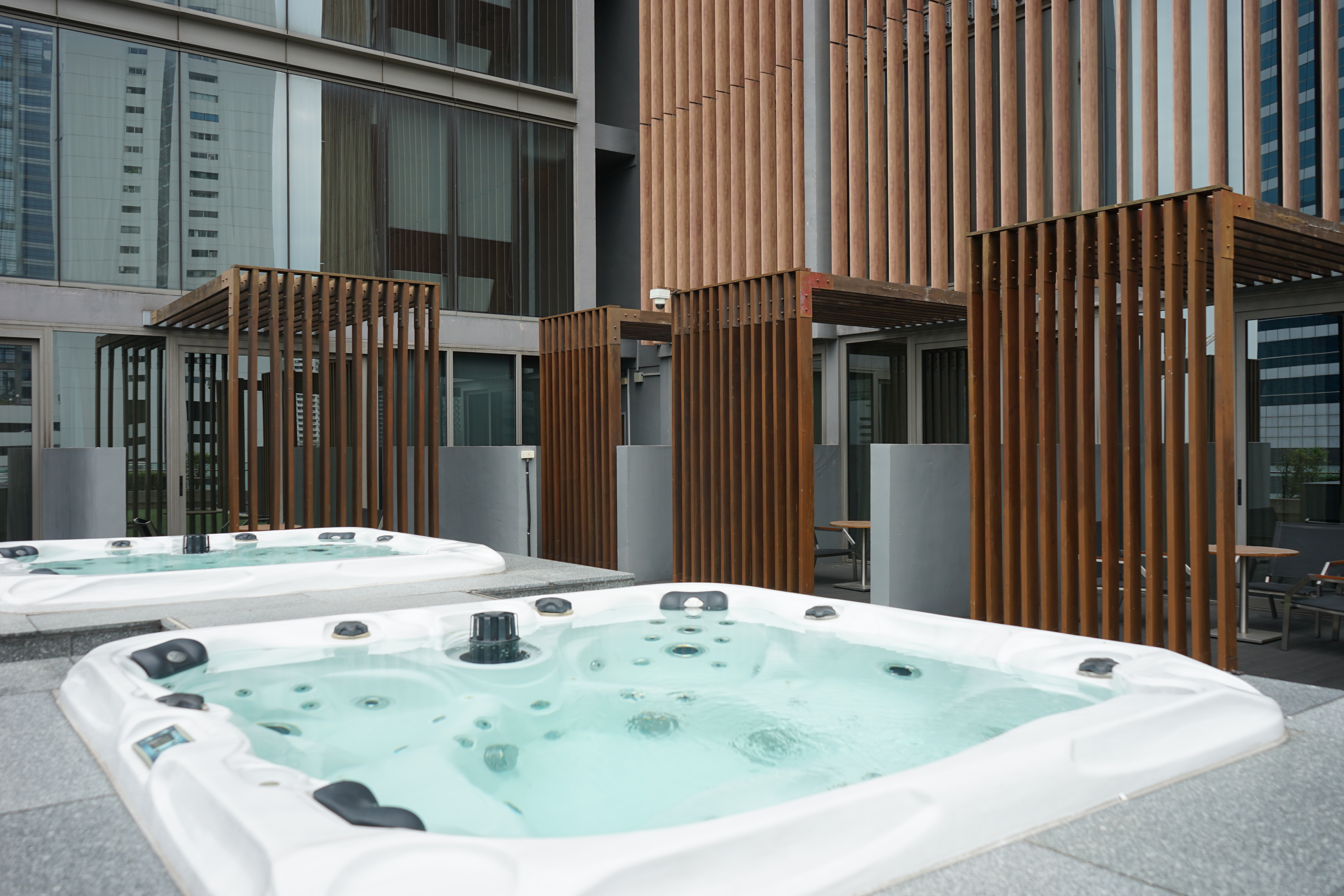 Club Cabana -Jacuzzi, Lounge Access 2