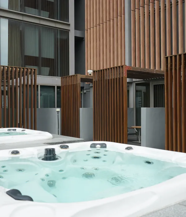 Club Cabana, Jacuzzi