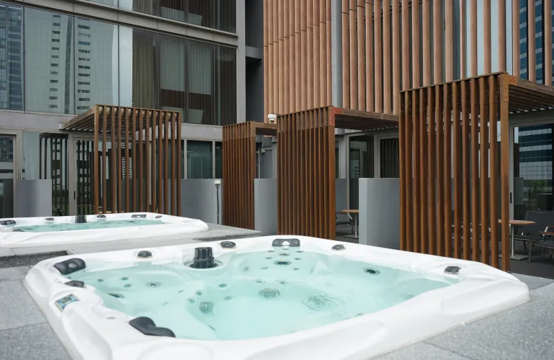 Club Cabana, Jacuzzi
