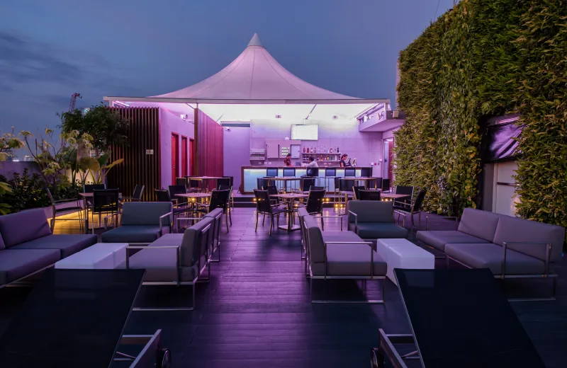 AkaAza Bar