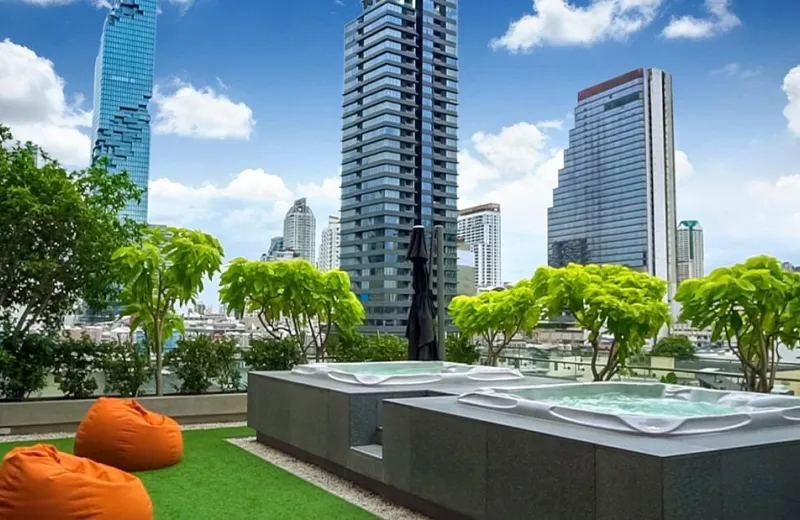 Unique luxurious rooms with stunning views of Bangkok's iconic Mahanakhon Building