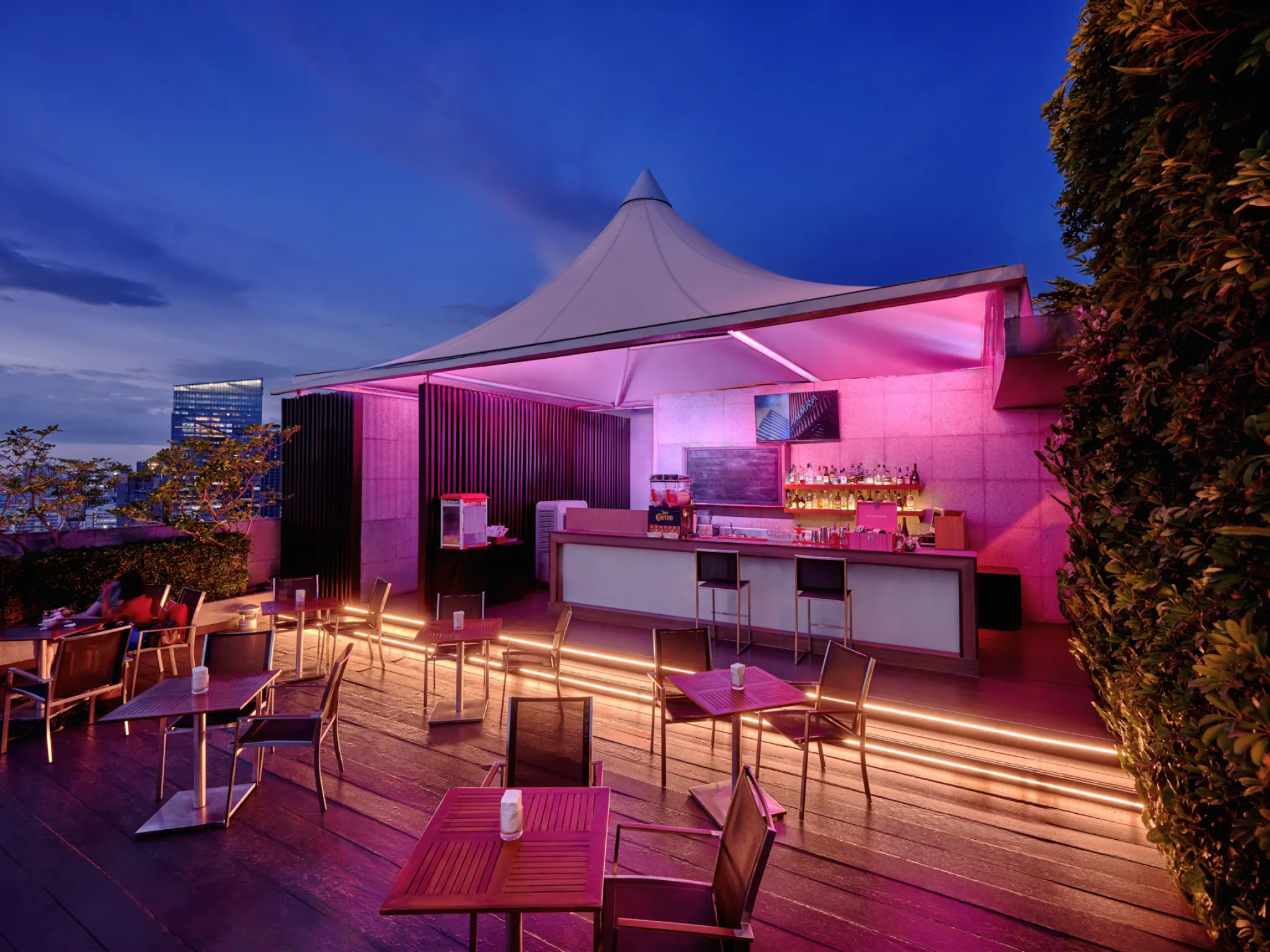 AkaAza Bar