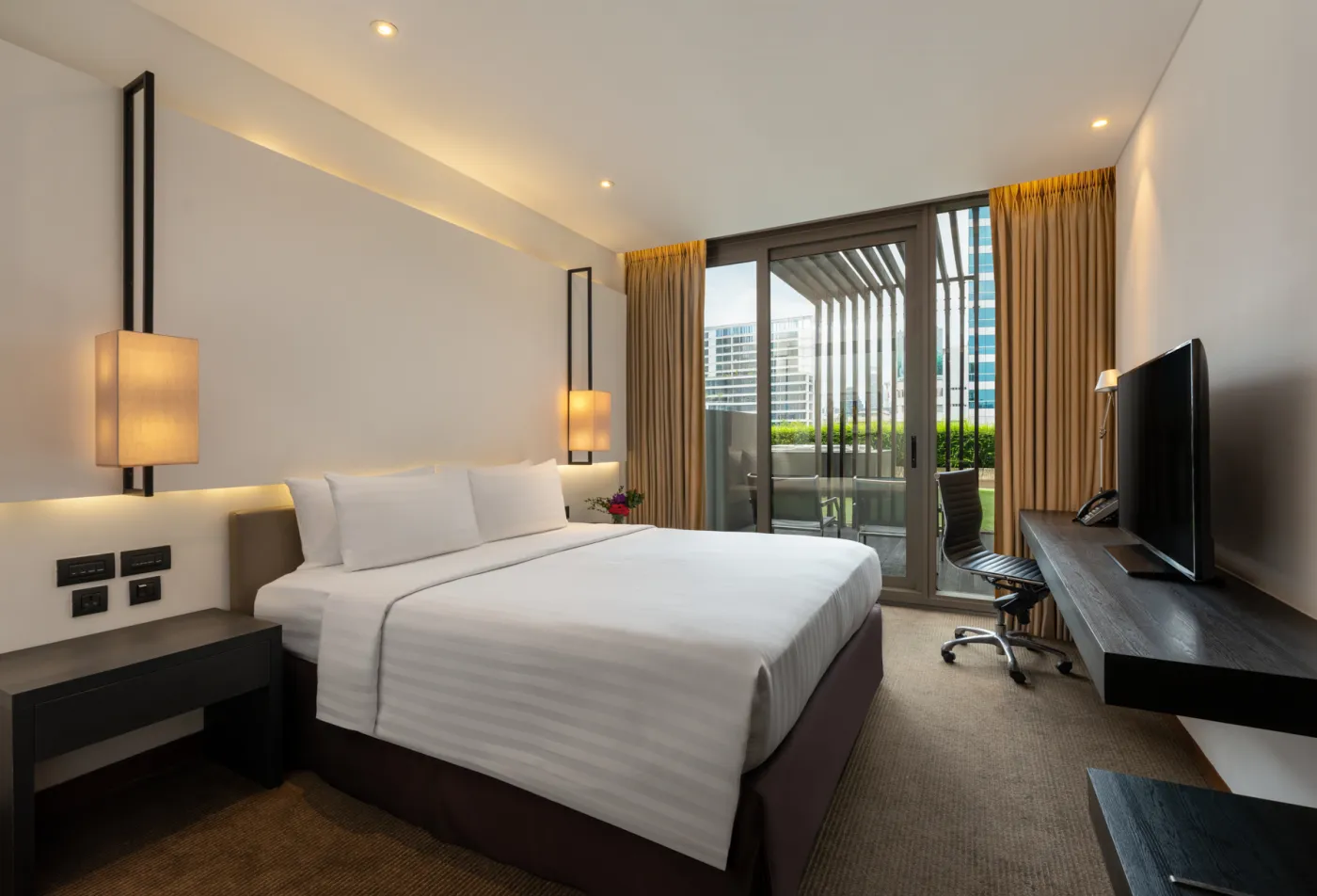 Club Cabana -Jacuzzi, Lounge Access